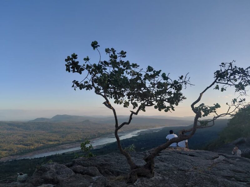De Mekong in de provincie Ubon Ratchathani 11 Uitzicht-over-de-Mekong-en-Laos-vanaf-Cha-Na-Dai-Cliff-©-Bert-Sitters