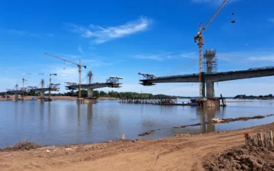De brug over de Mekong in Bueng Kan in aanbouw © Bert Sitters