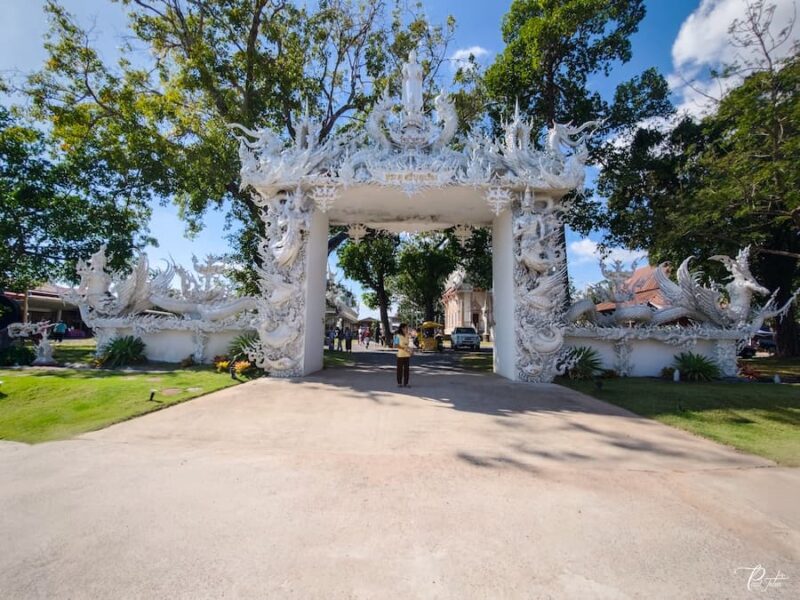 Provincie Si Sa Ket 9 de-toegangspoort-van-de-witte-tempel-©-Paul-Tolen