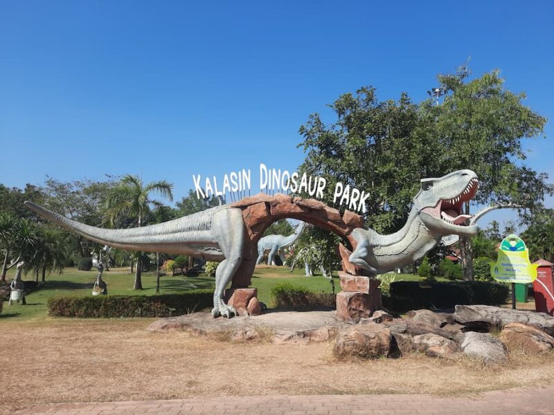 Kalasin Dinosaur Park in de provincie Kalasin. © Bert Sitters